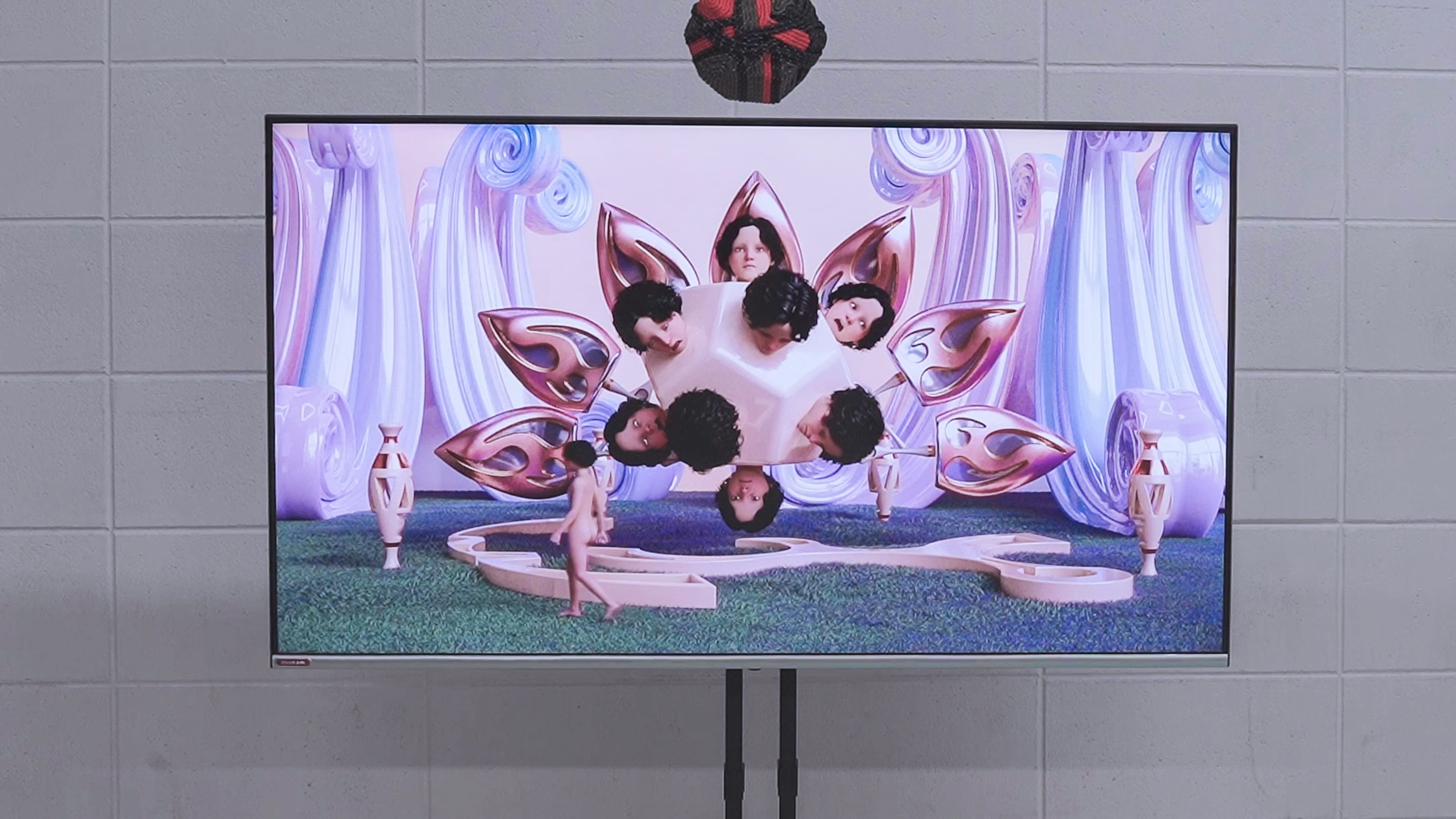 이미 당신도 전시의 일부 — 04